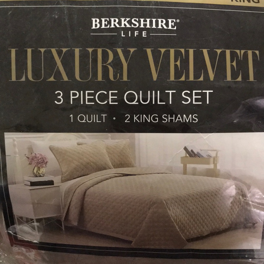 Luxury Velvet  bed quilt